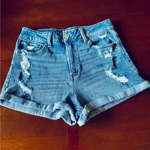 “REWASH BRAND” LOS ANGELES/NEW YORK DISTRESSED DENIM SHORTS.  
SIZE 9/29   EUC